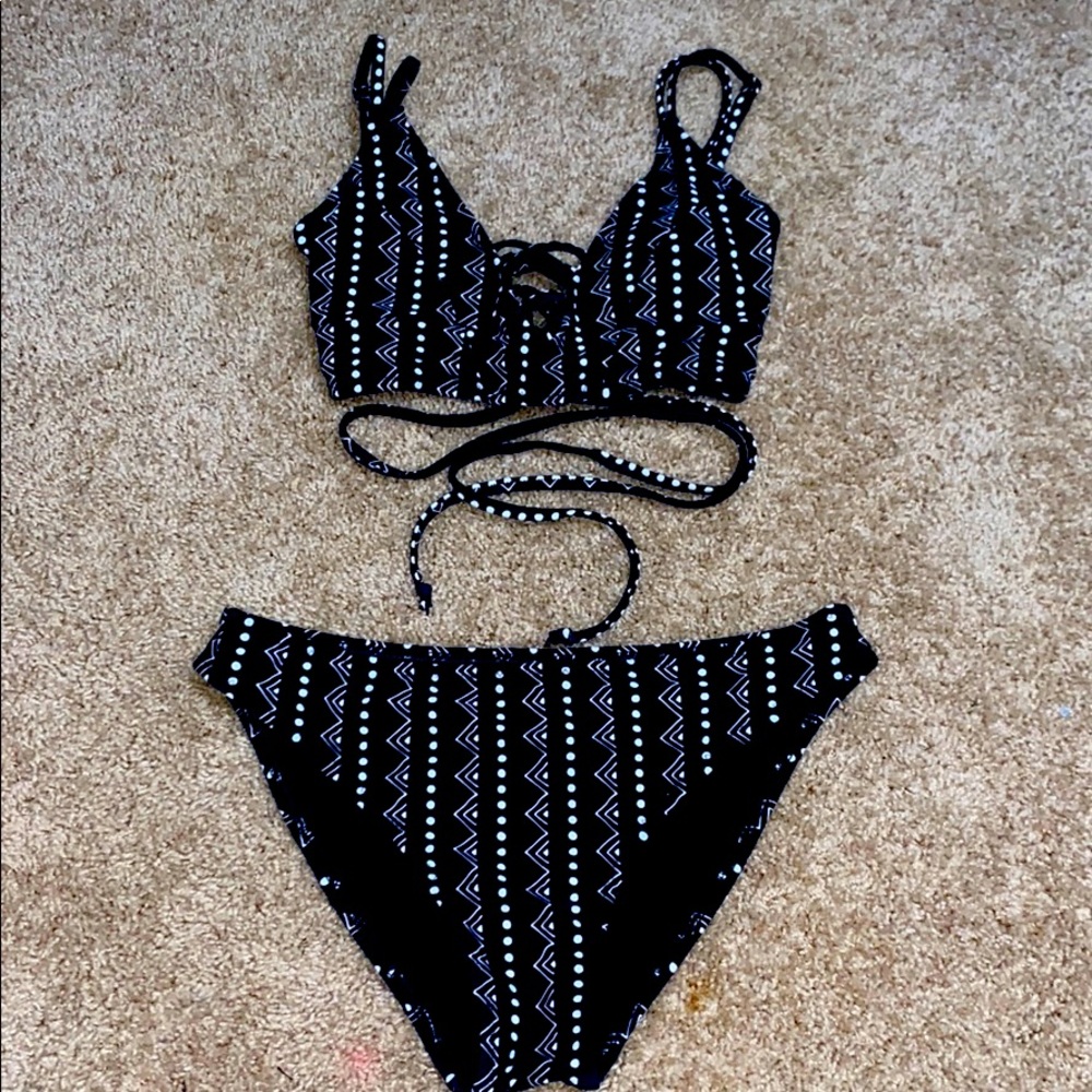 Cupshe bikini (brand new) black and white pattern